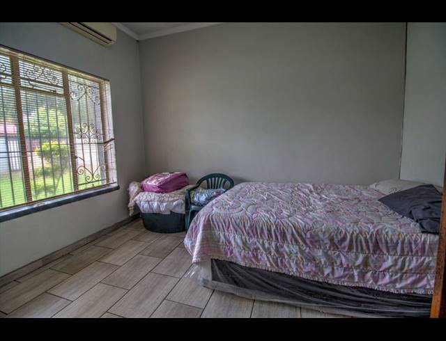 9 BEDROOM FREESTANDING FOR SALE IN KEMPTON PARK EXT 2